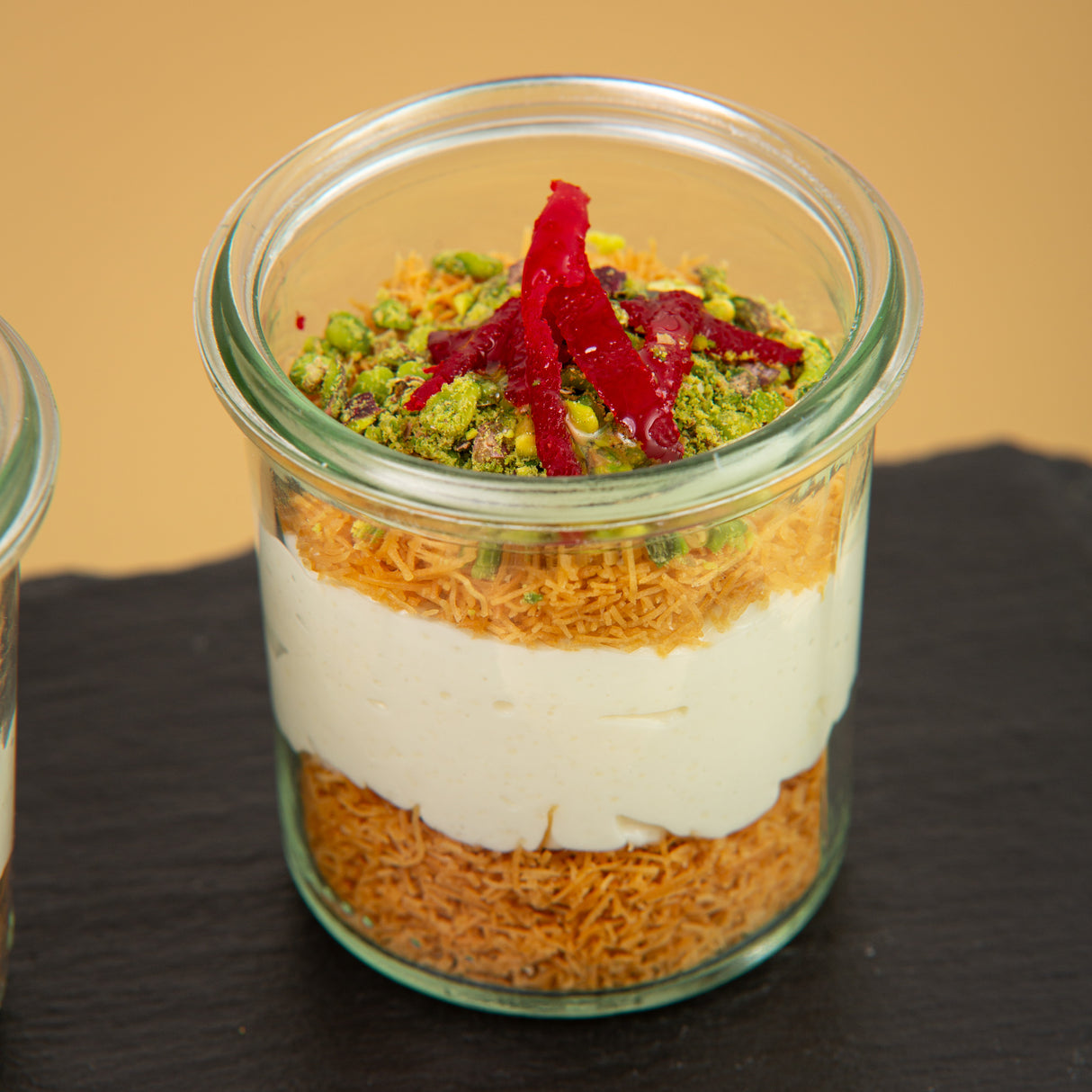 Knafeh Bi Kishta im Glas - Casalot Catering Berlin - Dessert - Orientalisches Business Catering, Partyservice