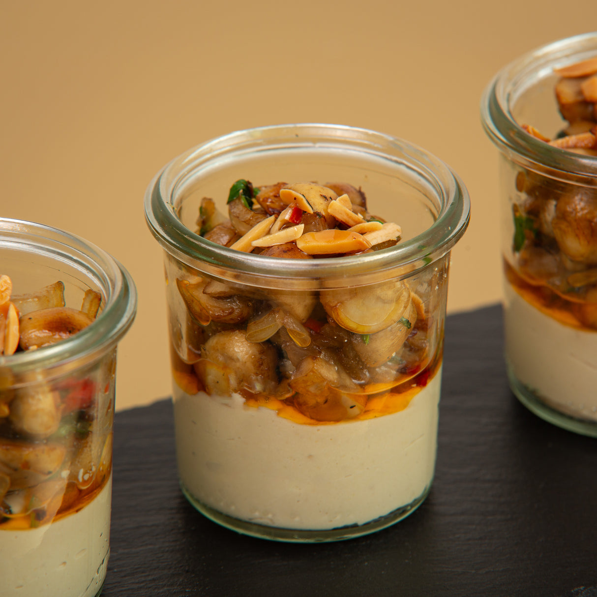 Hommus Bi Tawouk im Glas - Casalot Catering Berlin - Fingerfood - Orientalisches Business Catering, Partyservice