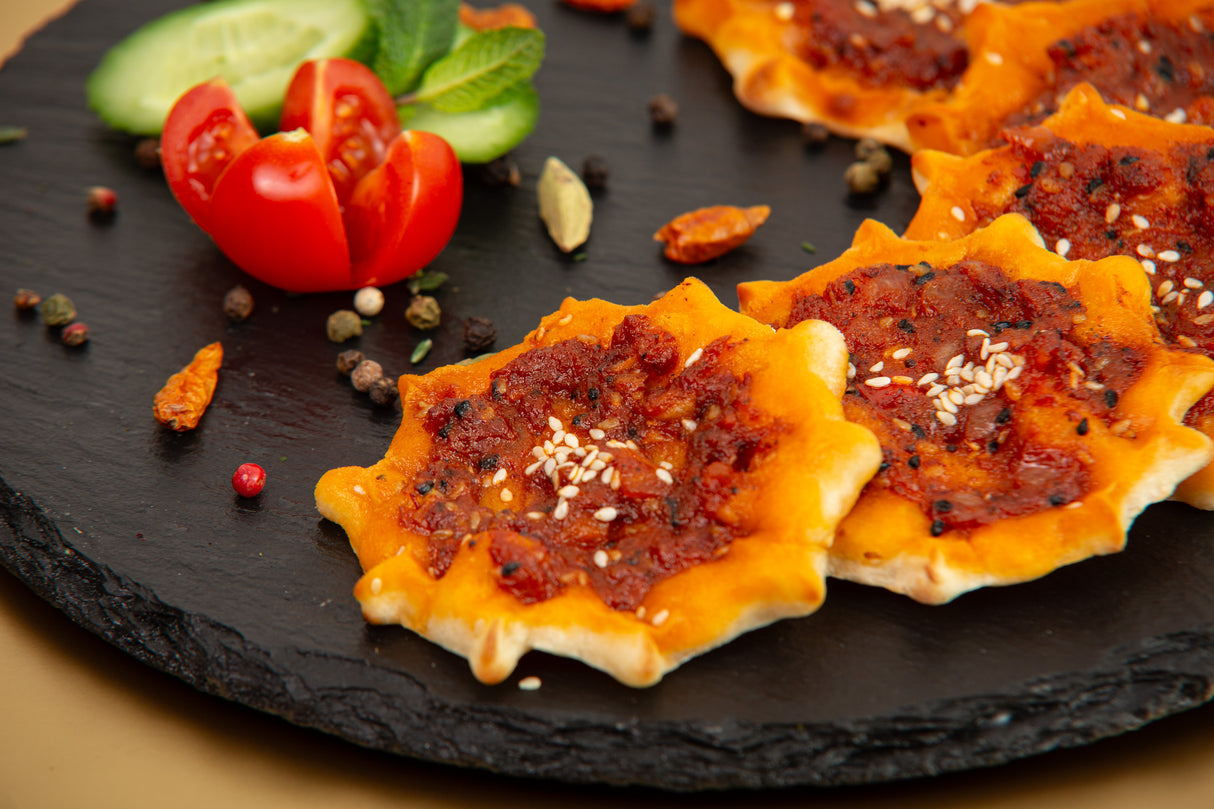 Mini-Manakish Bi Muhammara - Casalot Catering Berlin - Fingerfood - Orientalisches Business Catering, Partyservice