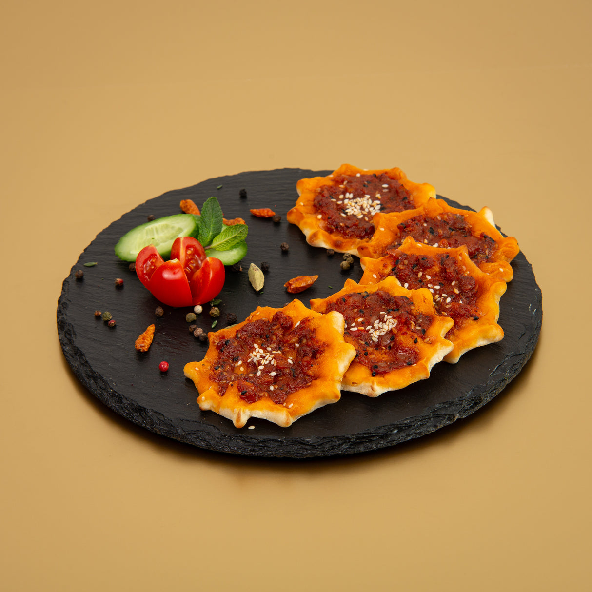 Mini-Manakish Bi Muhammara - Casalot Catering Berlin - Fingerfood - Orientalisches Business Catering, Partyservice