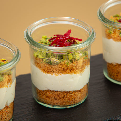 Knafeh Bi Kishta im Glas